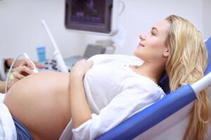 Matronas que acompañan a mujeres embarazadas